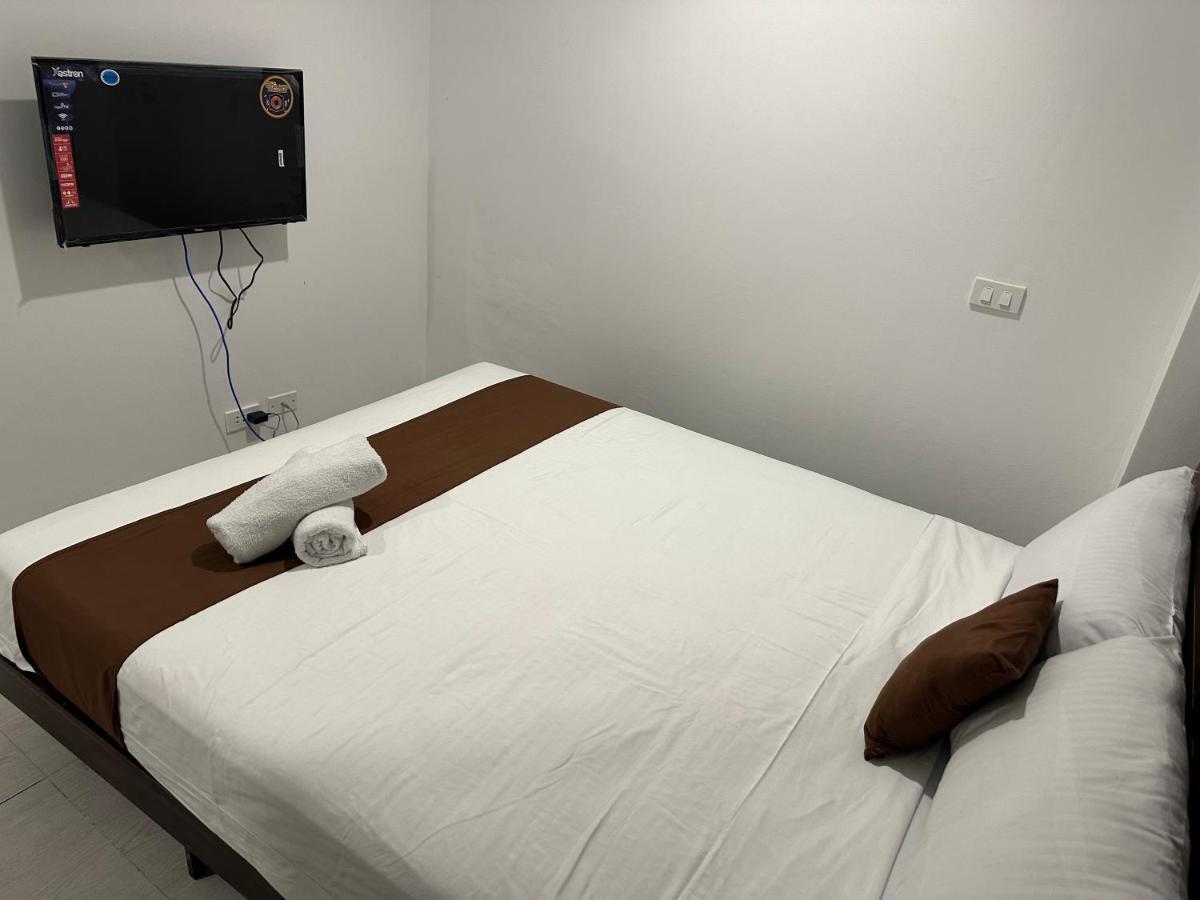 Aden Hotel Makati City Luaran gambar
